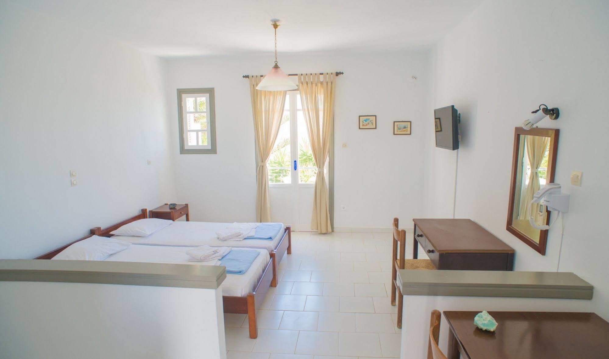 Ostria Hotel & Apartments Gavrio Ngoại thất bức ảnh