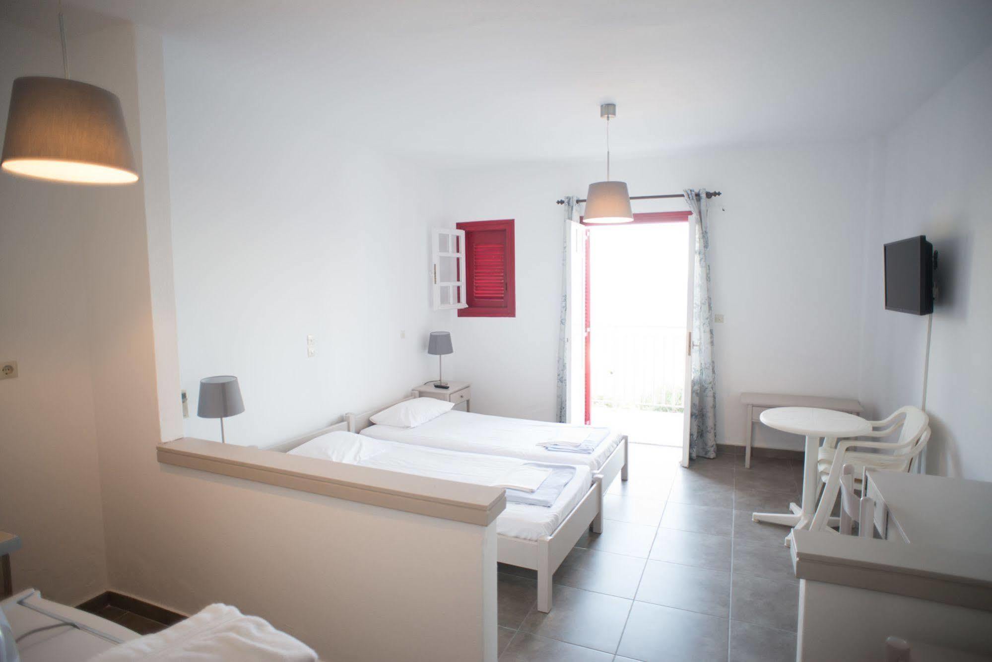 Ostria Hotel & Apartments Gavrio Ngoại thất bức ảnh